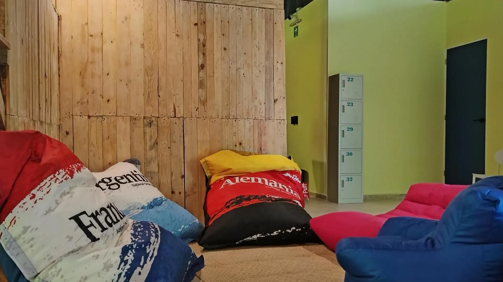 Hostel Tropico 20 Pdc Playa del Carmen Mexico